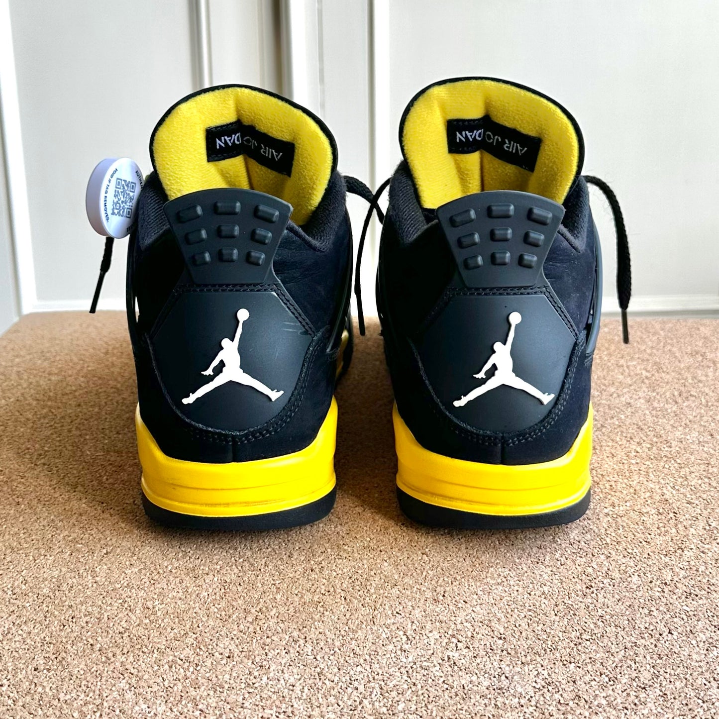 Preloved - Air Jordan 4 Retro - Thunder 2023 (UK 8)