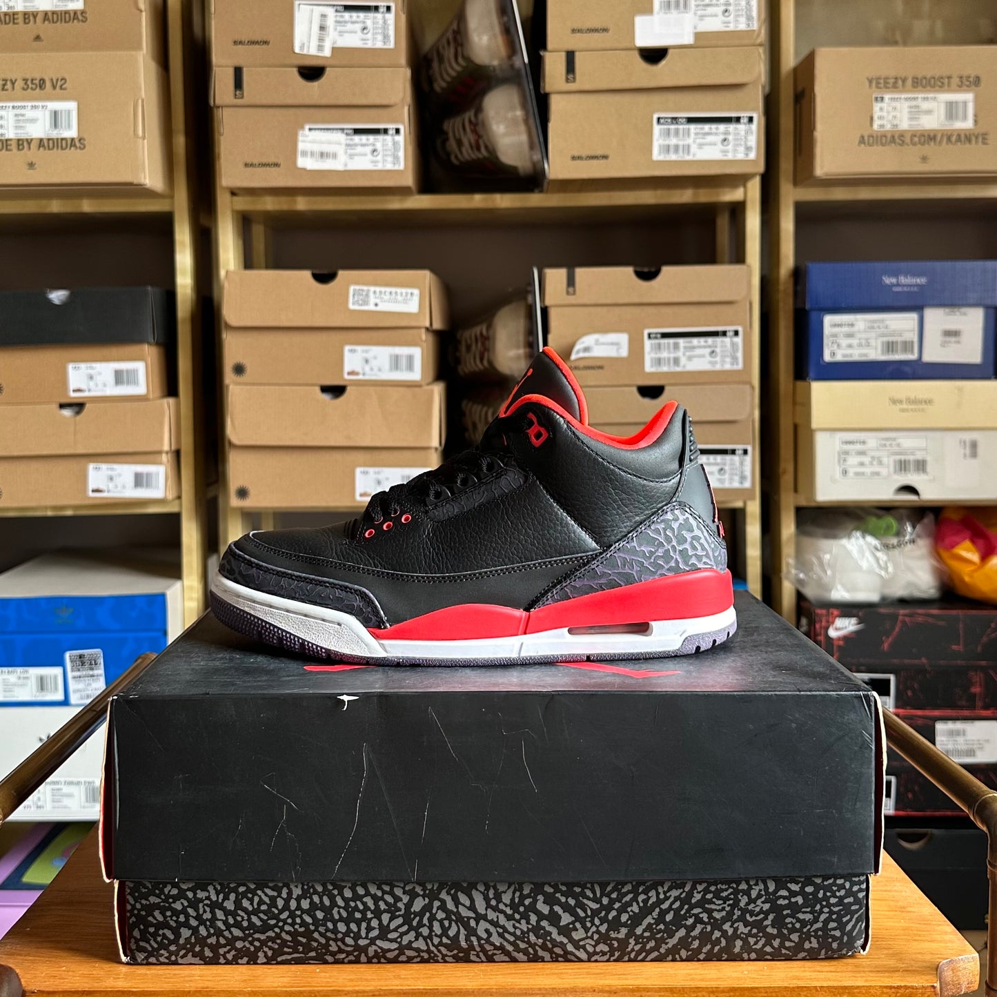 Preloved Air Jordan 3 - Crimson 2013 (UK 7)