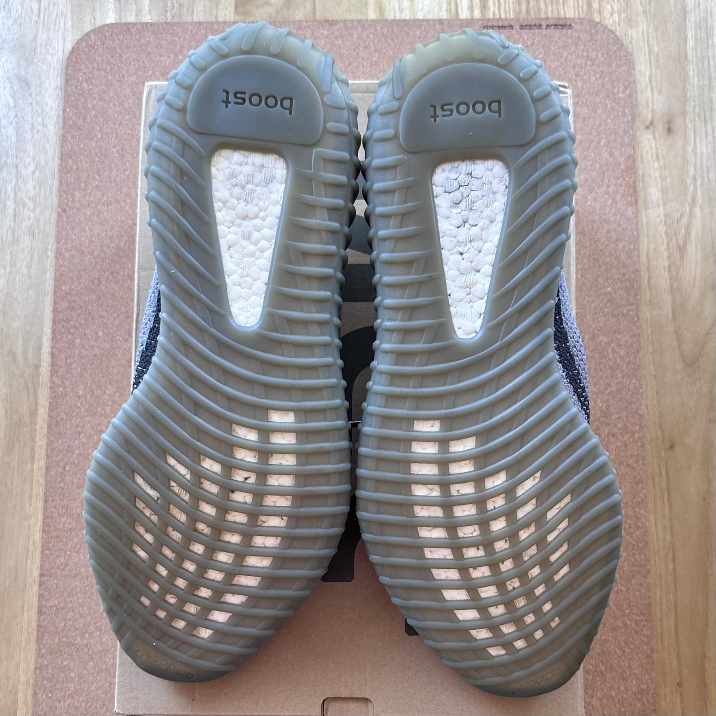 Preloved Yeezy Boost 350V2 - Beluga 2.0 (UK 13.5)