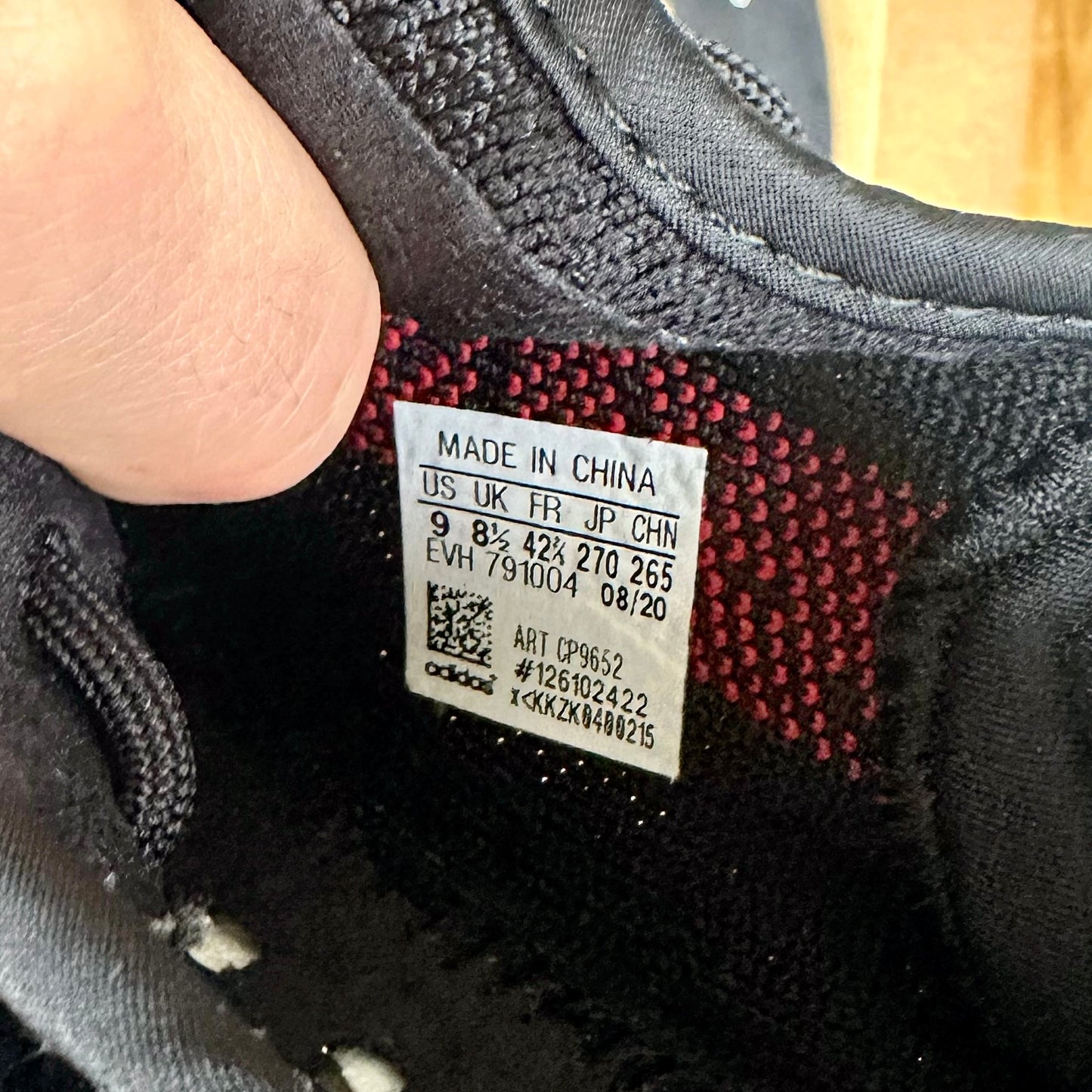 Preloved Yeezy Boost 350V2 - Bred (UK 8.5)