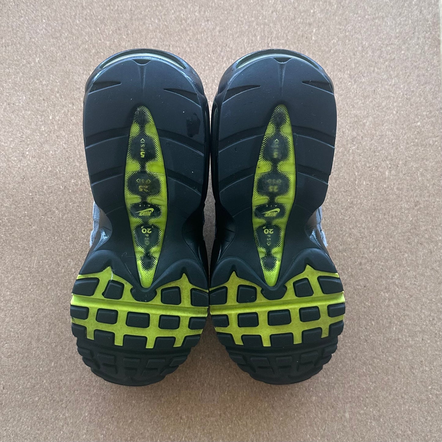Preloved Nike Air Max 95 - Neon 2015 (UK 7)