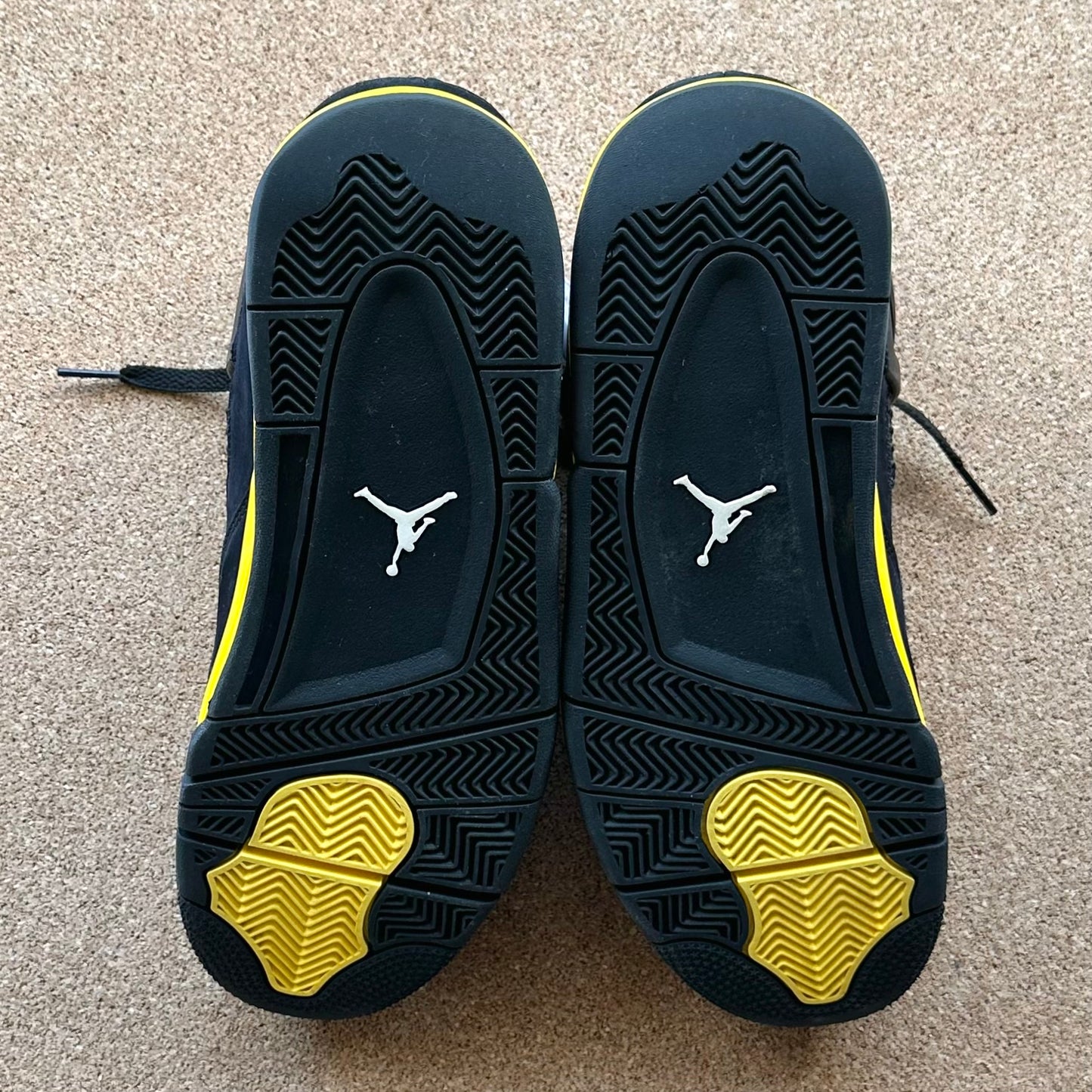 Preloved - Air Jordan 4 Retro - Thunder 2023 (UK 8)