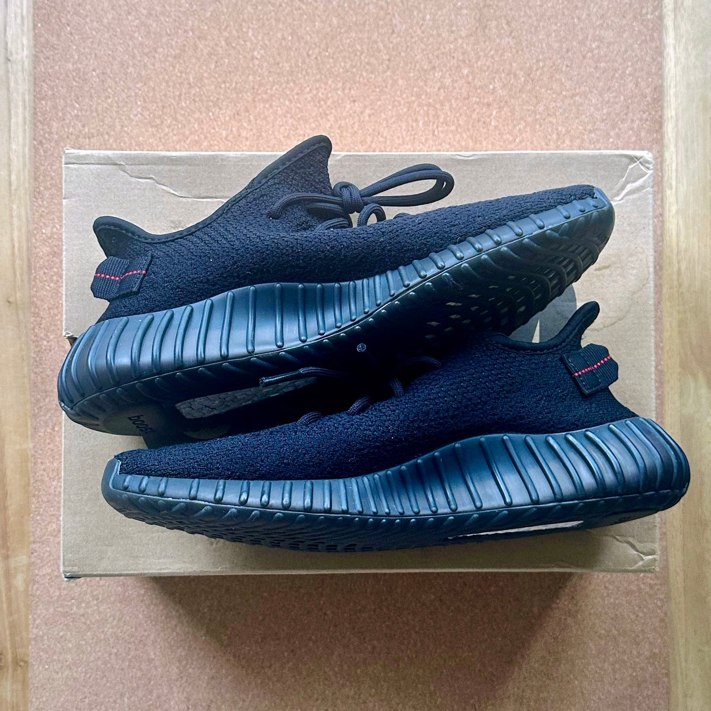 Preloved Yeezy Boost 350V2 - Bred (UK 8.5)