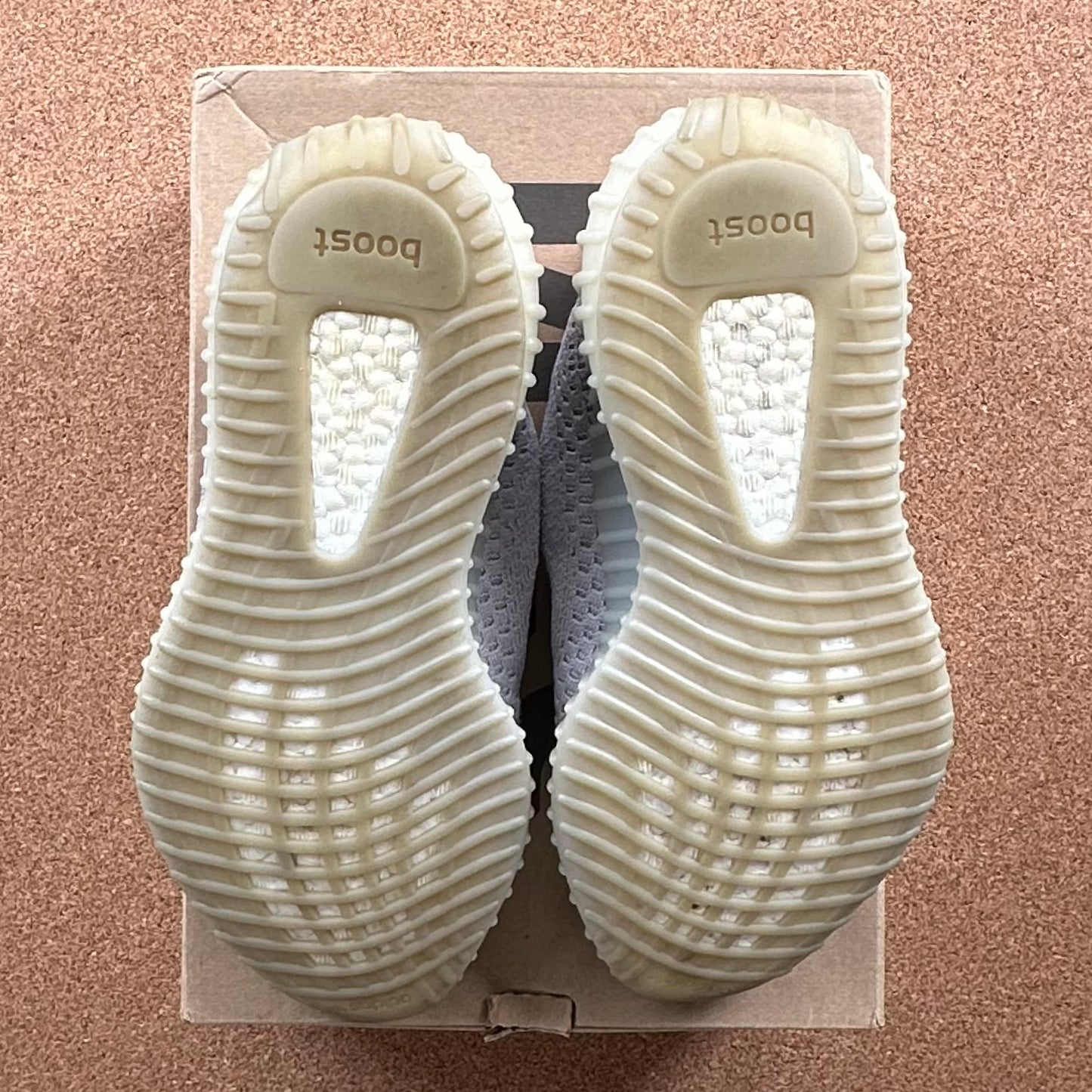 Preloved Yeezy Boost 350 V2 - Tail Light (UK 6.5)