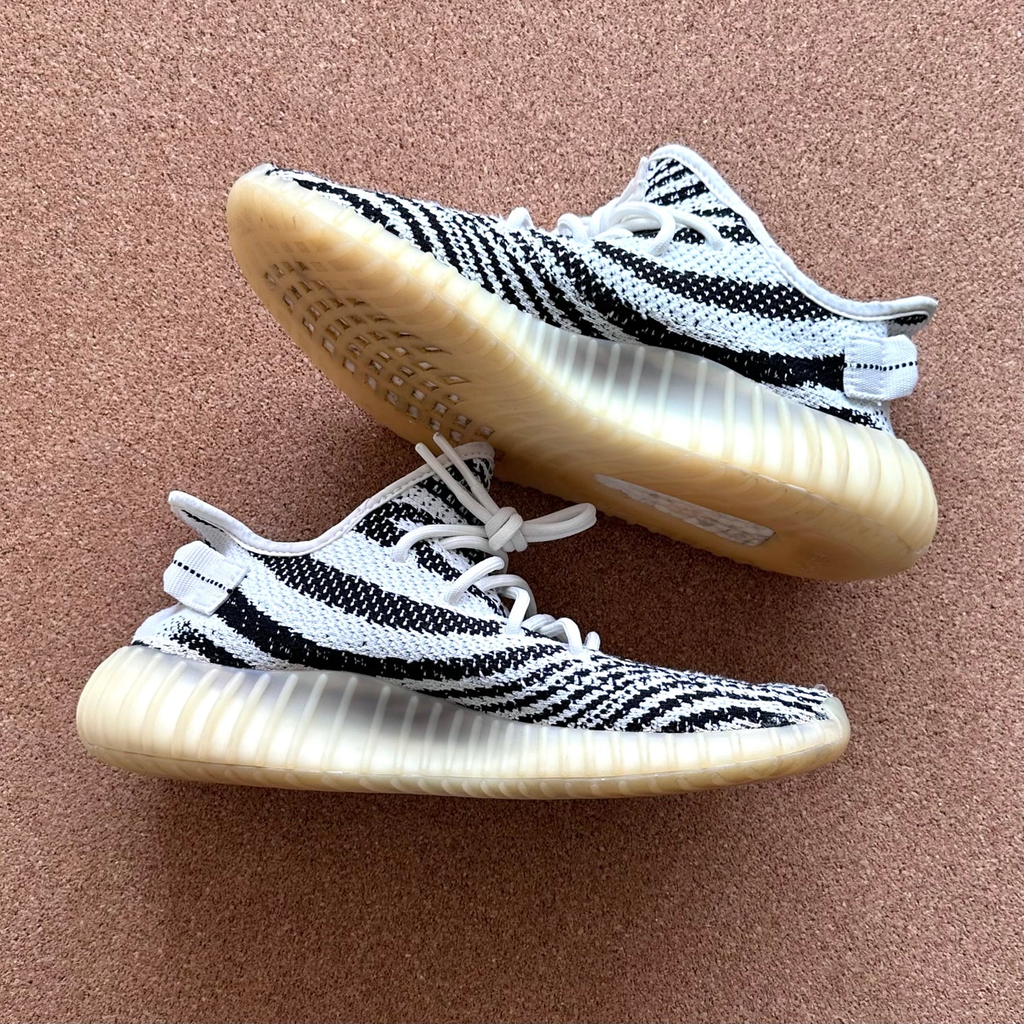 Preloved Yeezy Boost 350V2 - Zebra (UK 8)