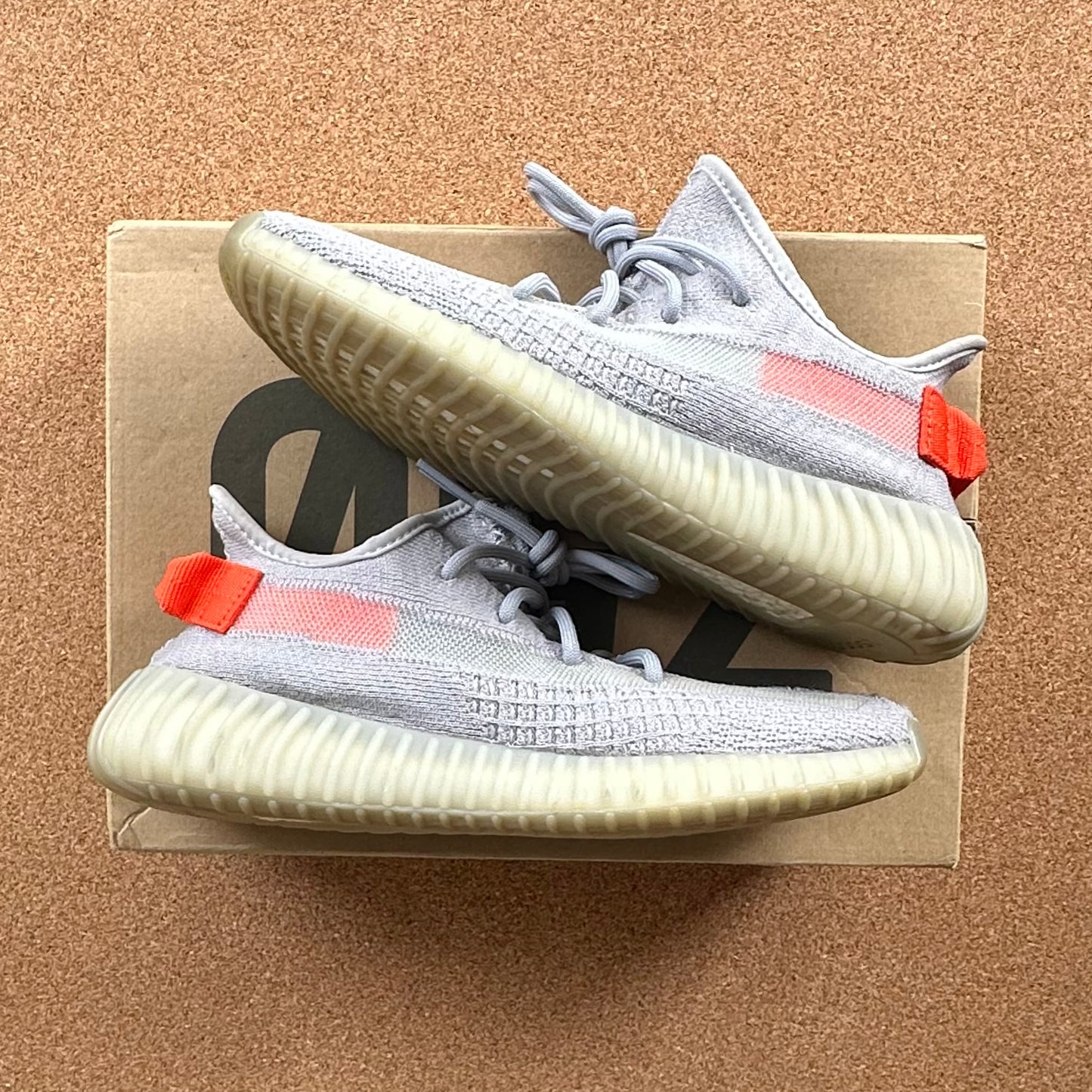 Preloved Yeezy Boost 350 V2 - Tail Light (UK 6.5)