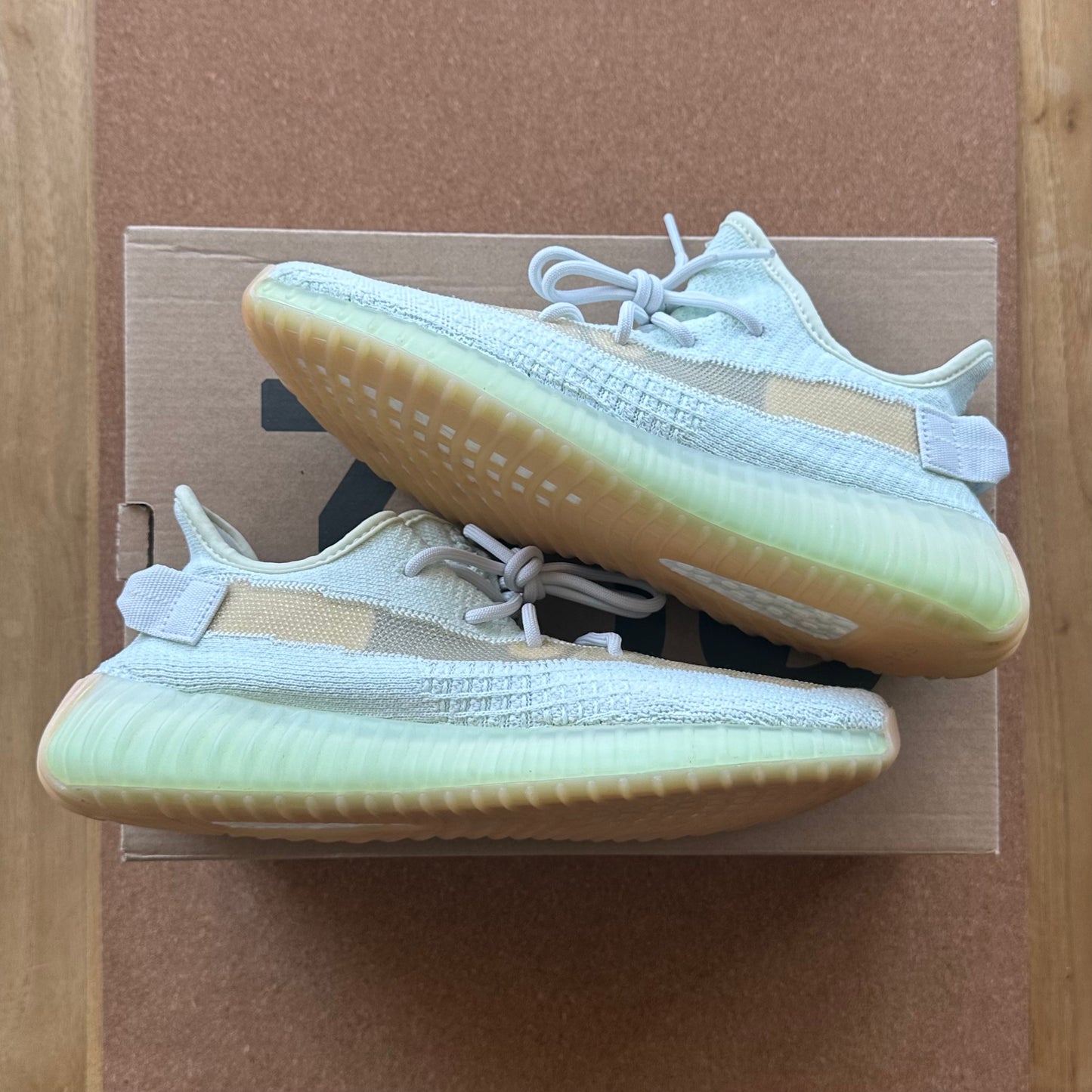 Preloved Yeezy Boost 350V2 - Hyperspace (UK 8.5)