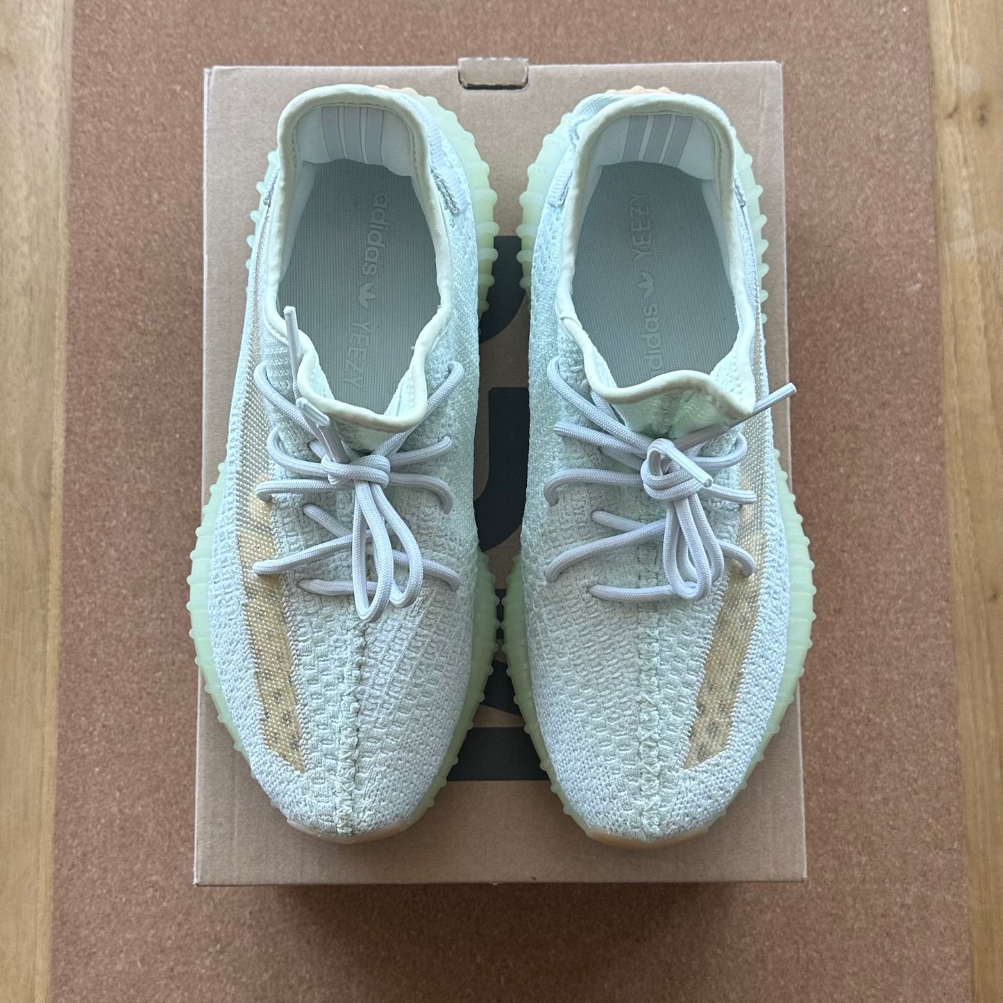 Preloved Yeezy Boost 350V2 - Hyperspace (UK 8.5)