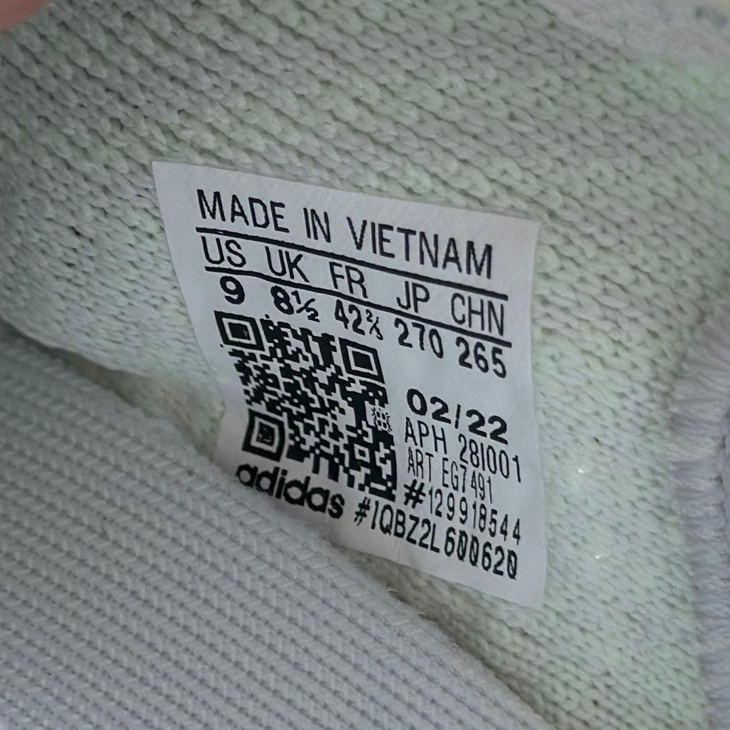 Preloved Yeezy Boost 350V2 - Hyperspace (UK 8.5)