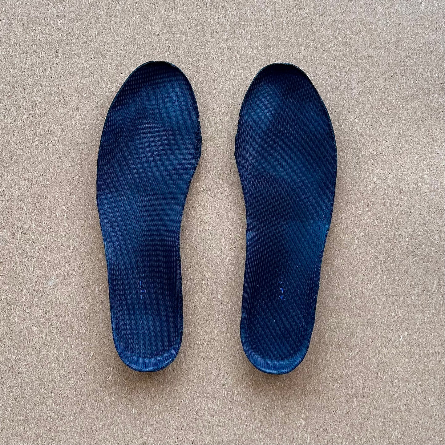 Preloved Yeezy 350V2 - Dazzling Blue (UK 8)