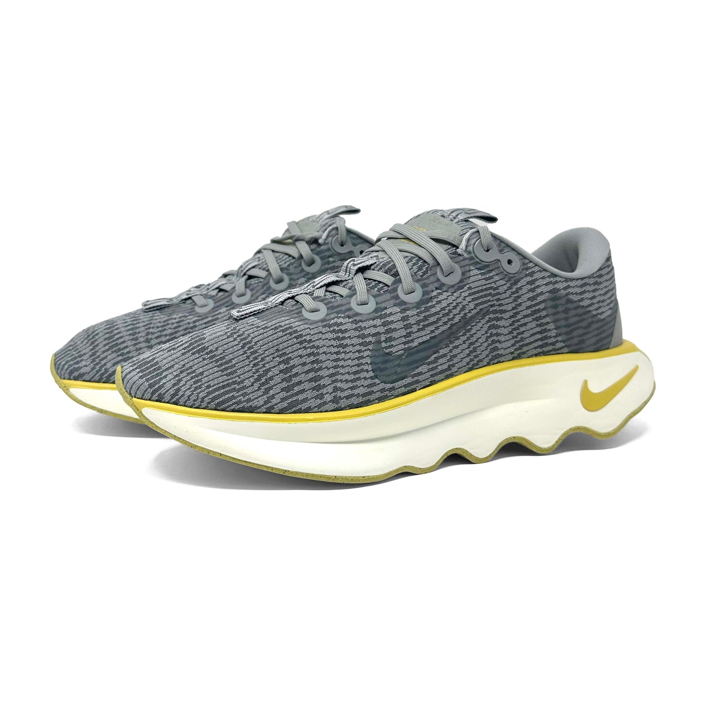 Nike Motiva - Light Smoke Grey/Saturn Gold