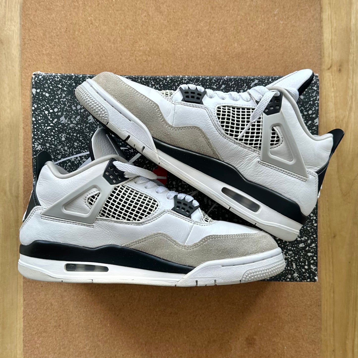 Preloved - Air Jordan 4 Retro - Military Black (UK 8.5)