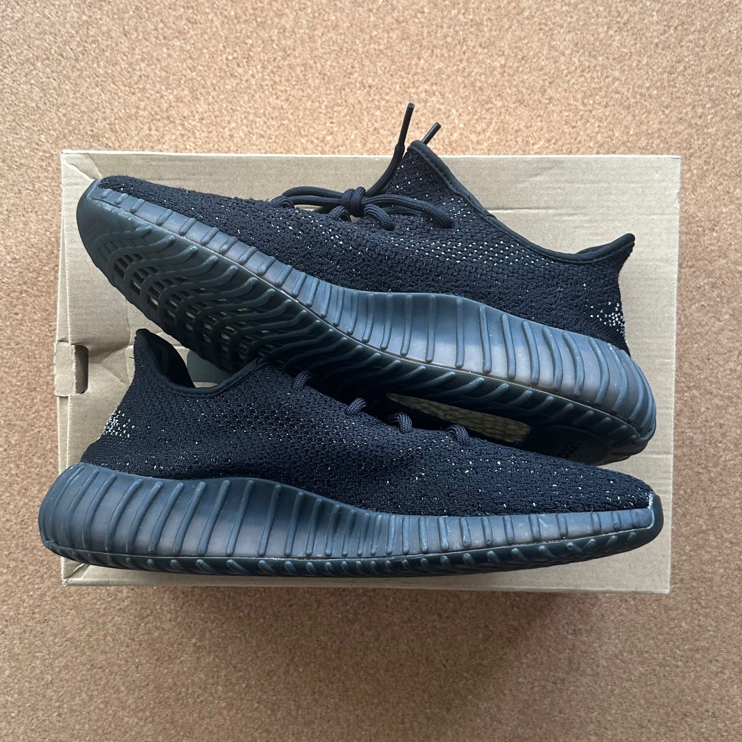 Preloved Yeezy Boost 350V2 - Oreo (UK 9.5)