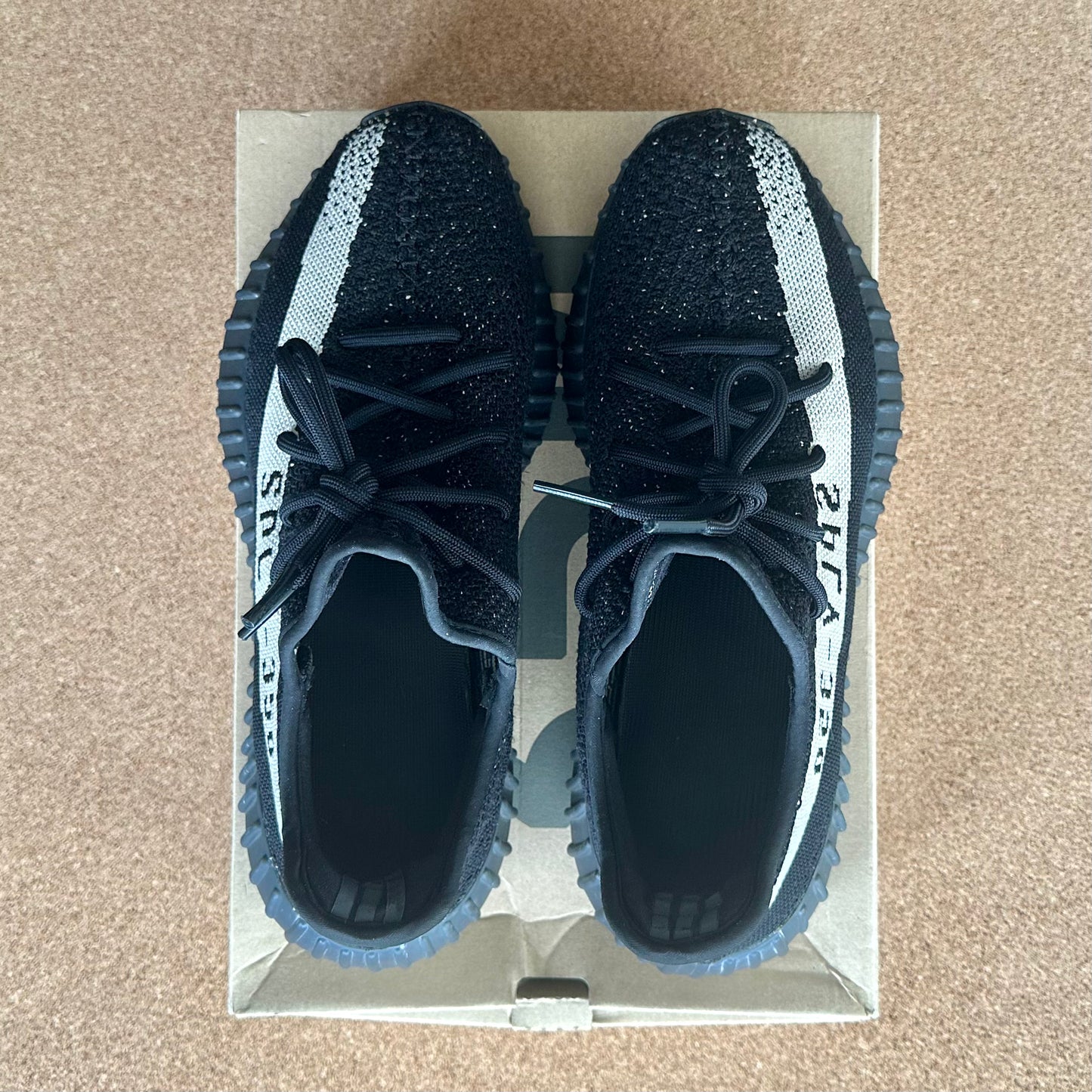 Preloved Yeezy Boost 350V2 - Oreo (UK 9.5)