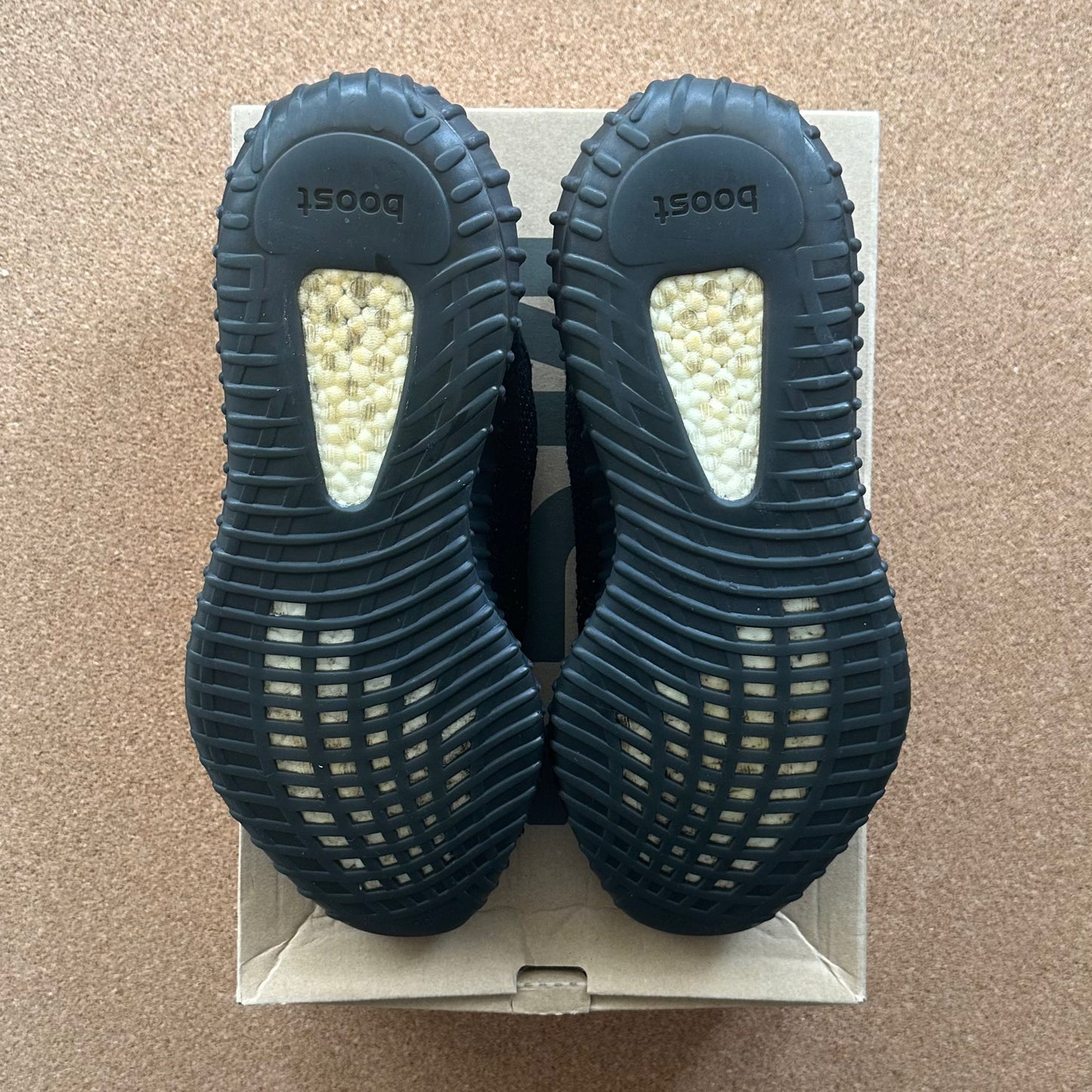 Preloved Yeezy Boost 350V2 - Oreo (UK 9.5)
