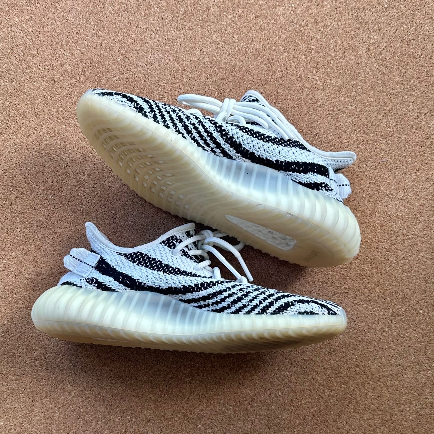 Preloved Yeezy Boost 350V2 - Zebra (UK 6) - No Box