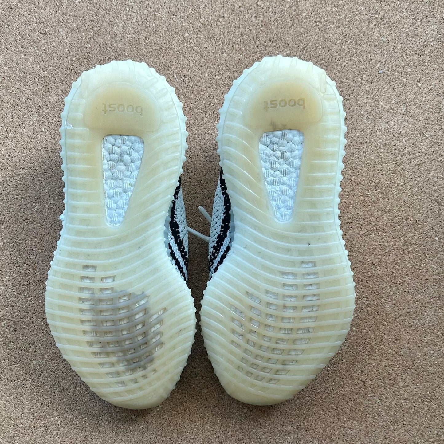 Preloved Yeezy Boost 350V2 - Zebra (UK 6) - No Box