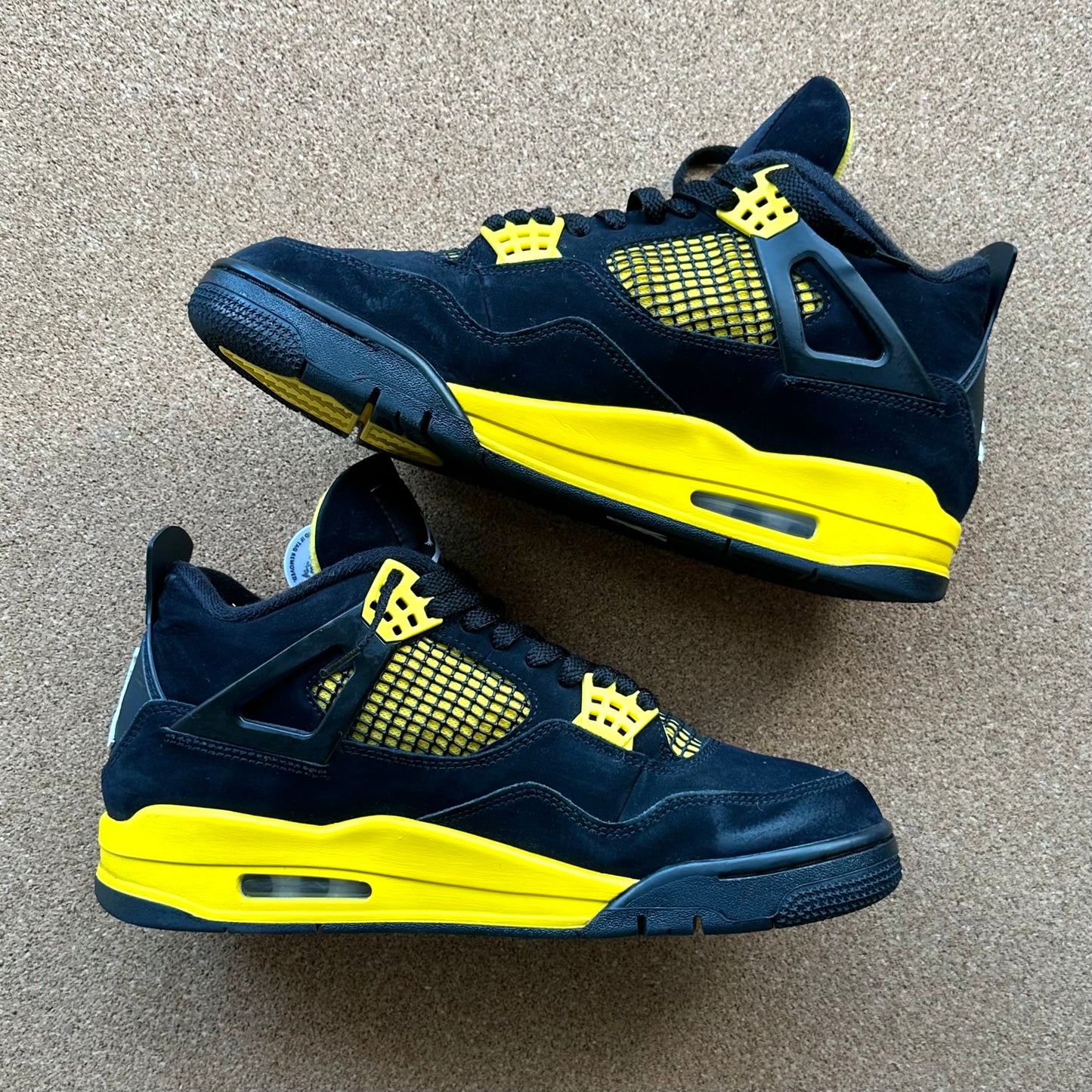 Preloved - Air Jordan 4 Retro - Thunder 2023 (UK 8)