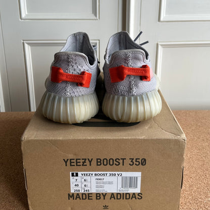 Preloved Yeezy Boost 350 V2 - Tail Light (UK 6.5)