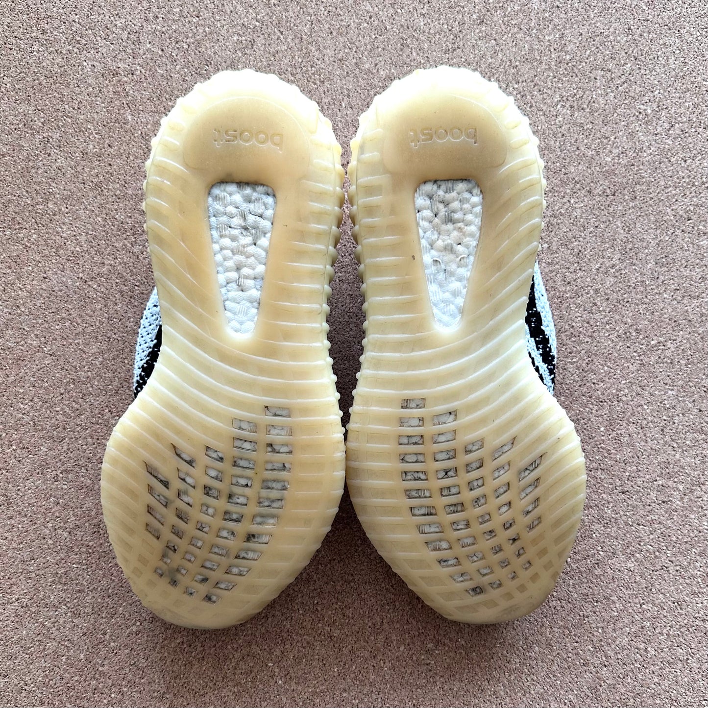 Preloved Yeezy Boost 350V2 - Zebra (UK 8)