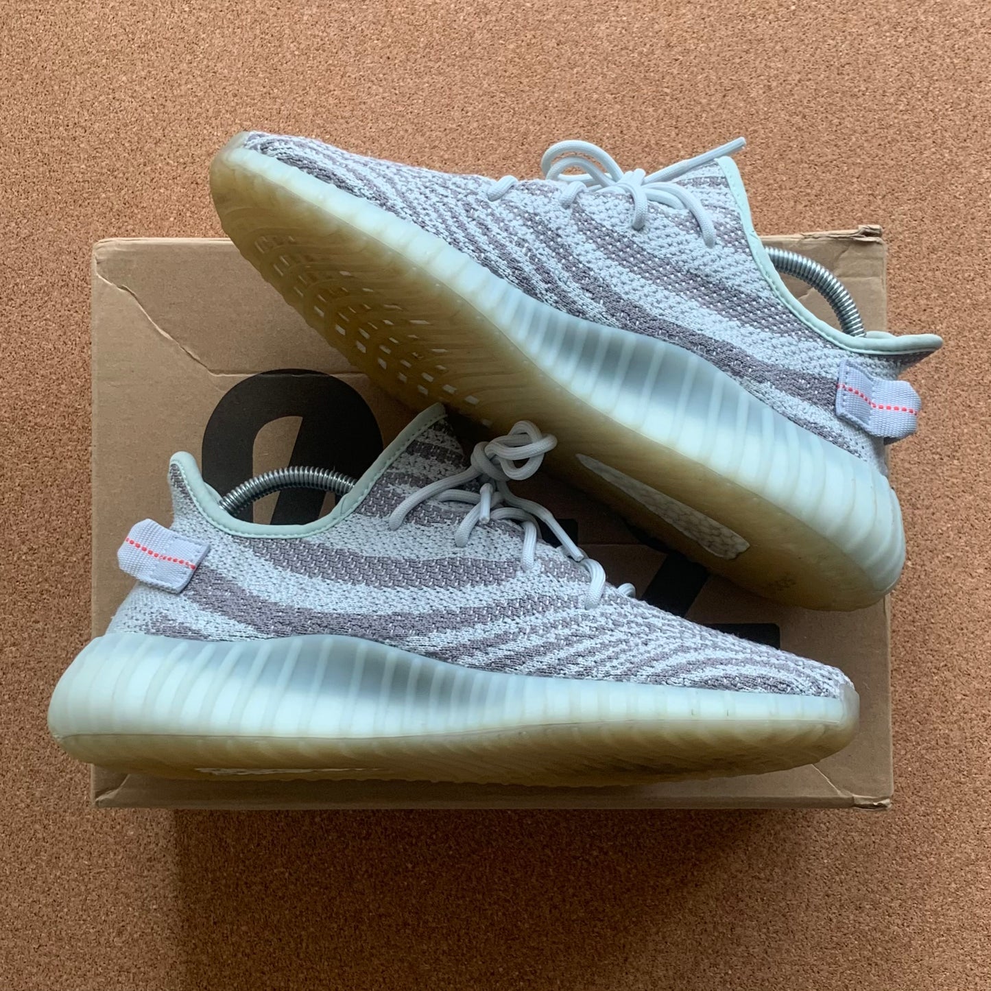 Preloved Yeezy Boost 350V2 - Blue Tint (UK 9.5)