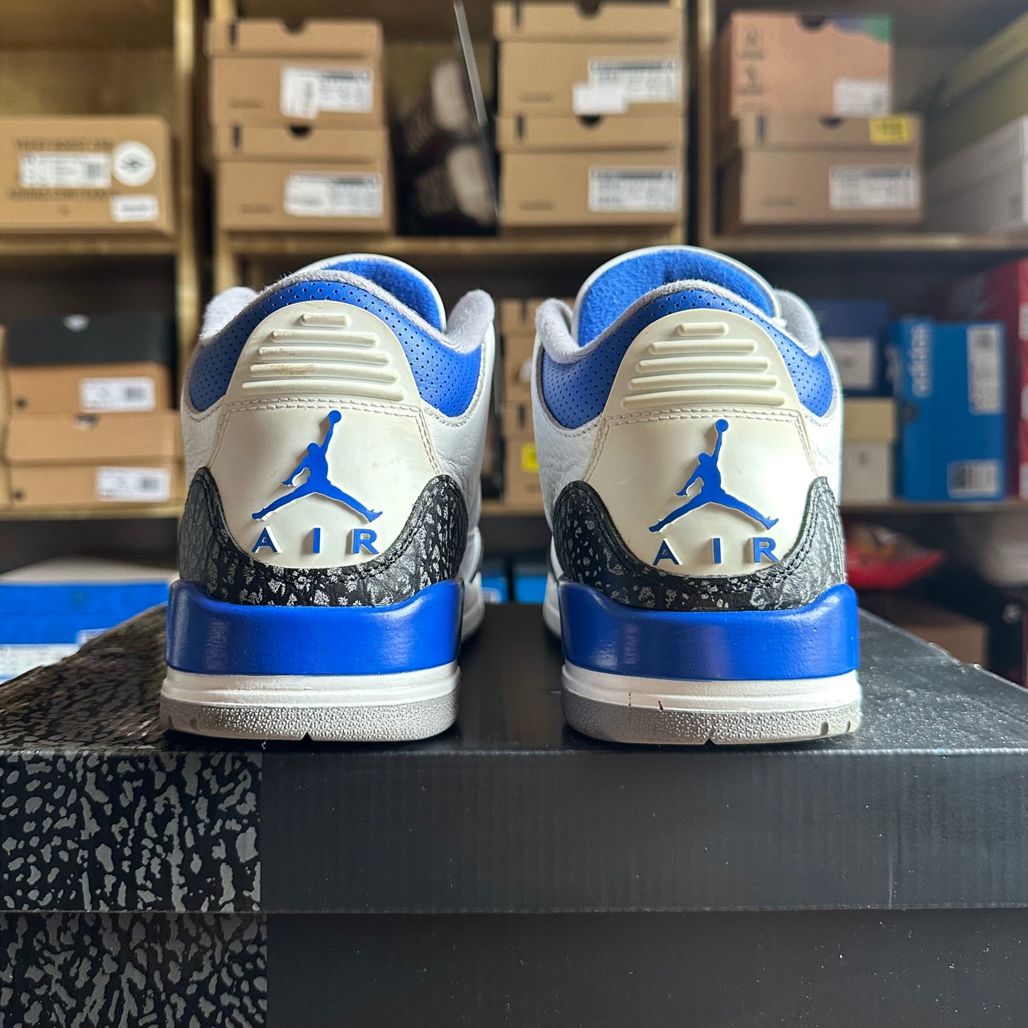 Preloved Air Jordan 3 - Racer Blue (UK 7.5)
