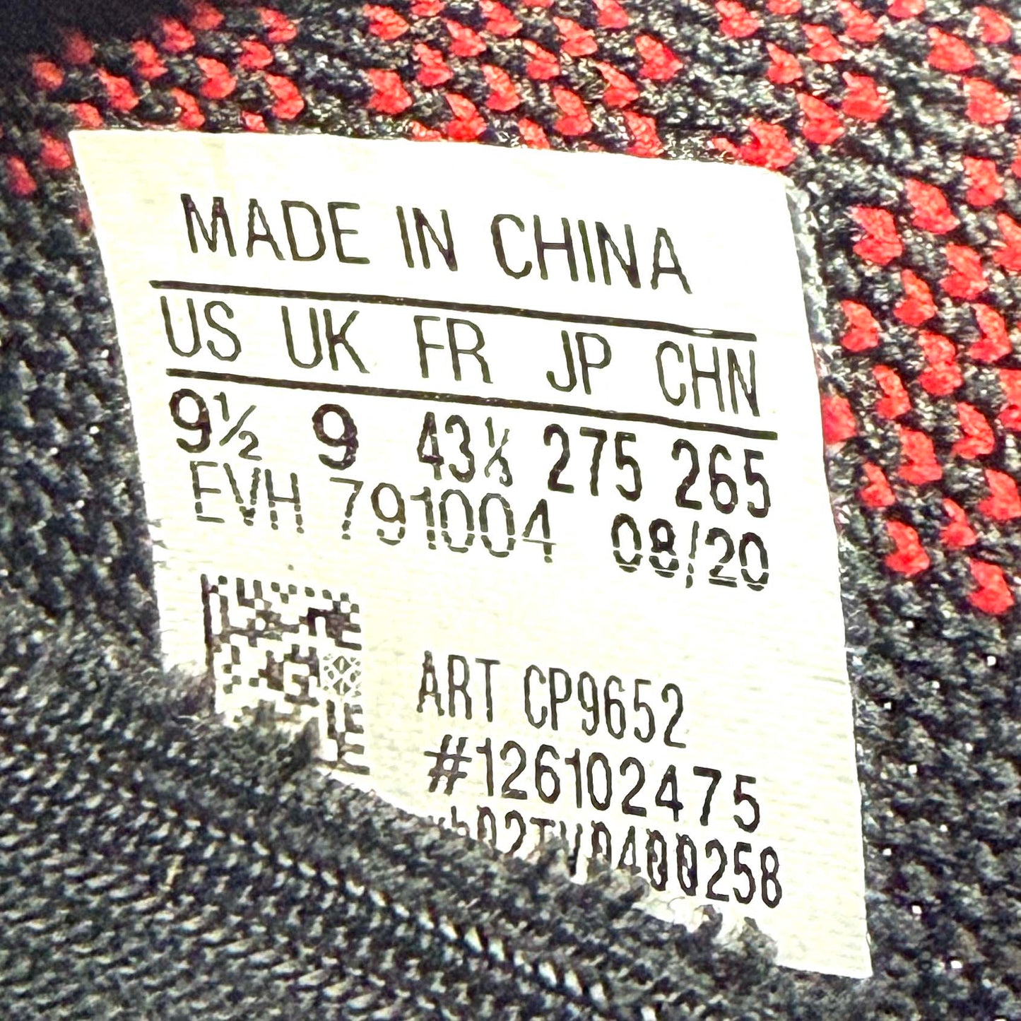 Preloved Yeezy Boost 350V2 - Bred (UK 9)