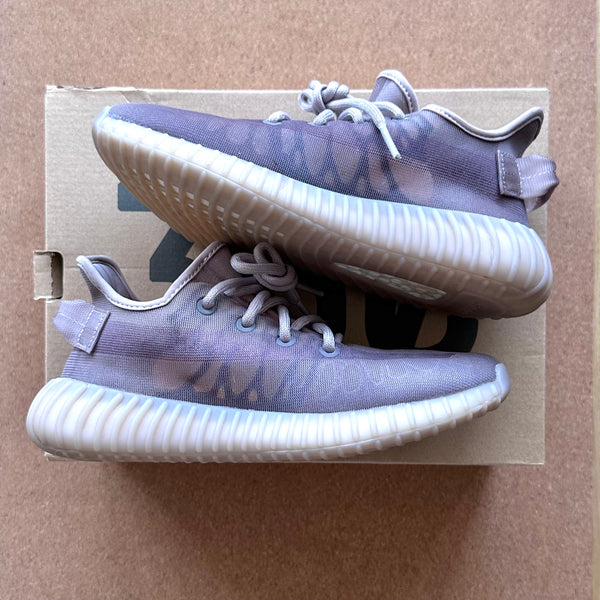 Preloved Yeezy Boost 350V2 - Mono Mist (UK 4)