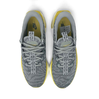 Nike Motiva - Light Smoke Grey/Saturn Gold