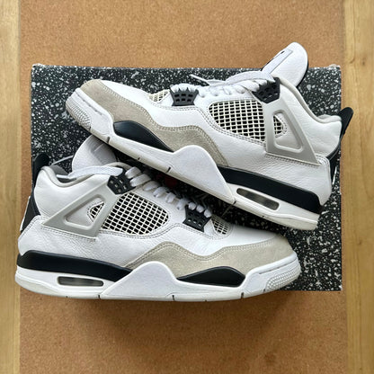 Preloved - Air Jordan 4 Retro - Military Black (UK 8.5)