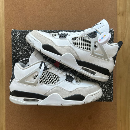 Preloved - Air Jordan 4 Retro - Military Black (UK 7.5)