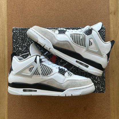 Preloved - Air Jordan 4 Retro - Military Black (UK 7.5)