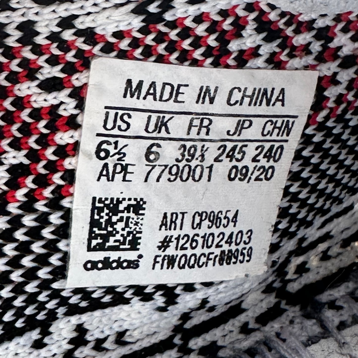 Preloved Yeezy Boost 350V2 - Zebra (UK 6) - No Box