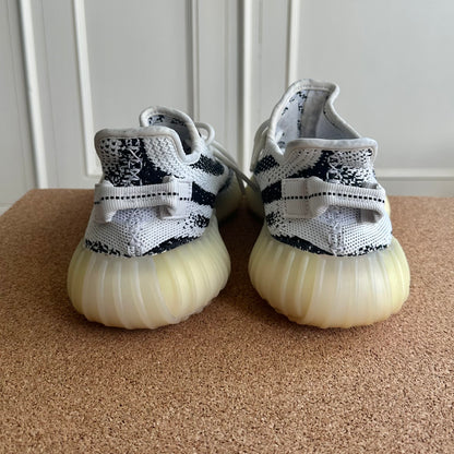 Preloved Yeezy Boost 350V2 - Zebra (UK 6) - No Box
