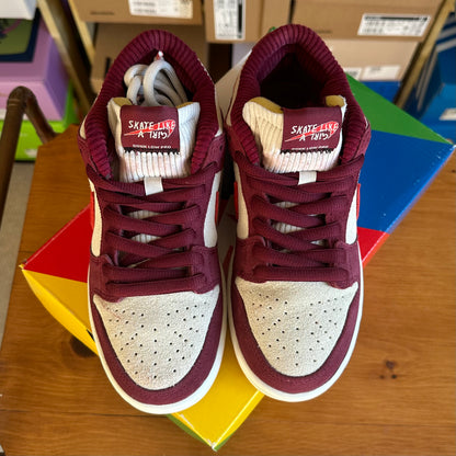 Preloved Nike Dunk SB Low Pro - Skate Like A Girl (UK 3.5)