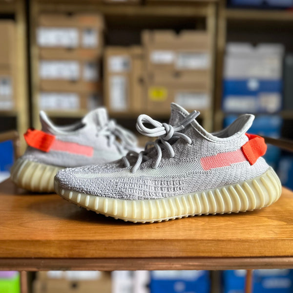 Preloved Yeezy Boost 350 V2 - Tail Light (UK 4.5) - No Box